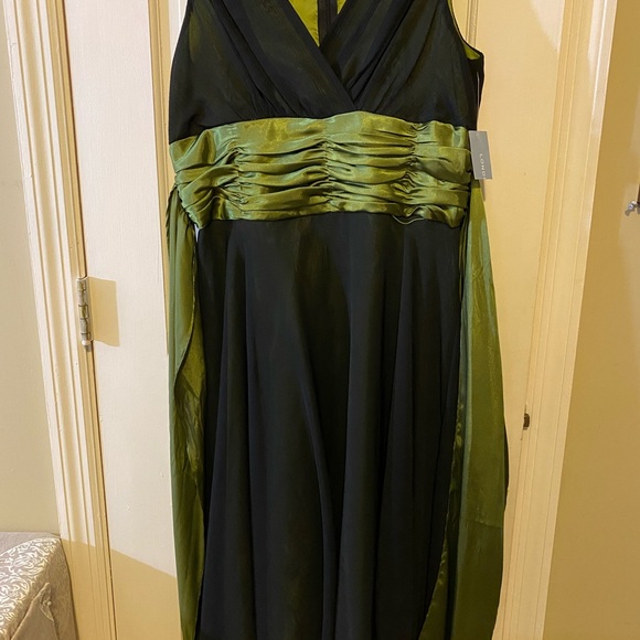 Black London Times With Satin Trim and Sash. Lined, Flared Skirt. Size 14 NWT. - Picture 4 of 6